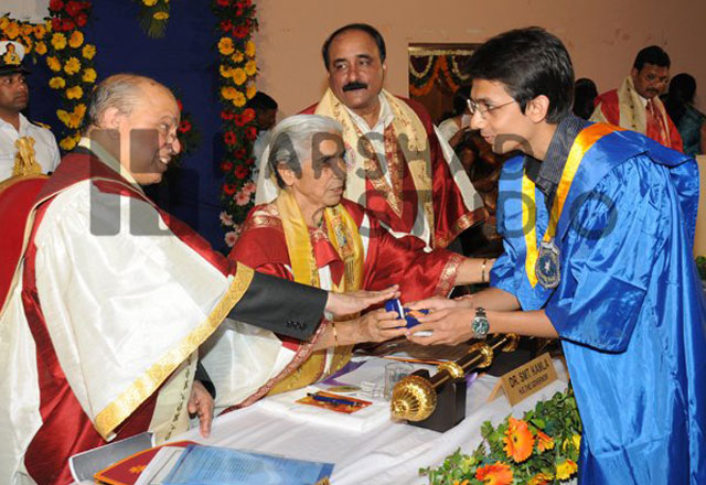 Gold medal receving ceremony